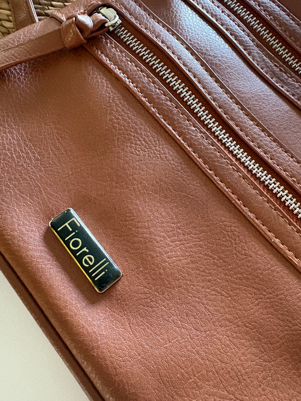 Sac en cuir brun marque Fiorelli