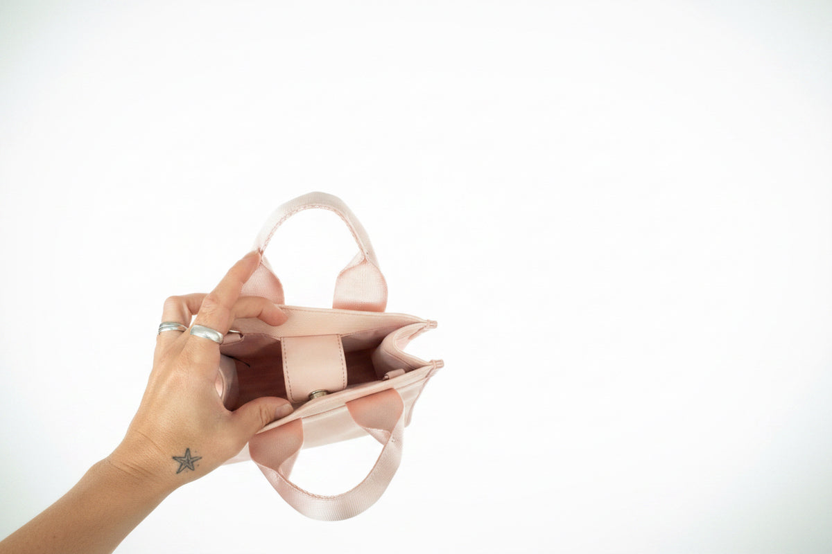Petit sac de soirée rose Guess