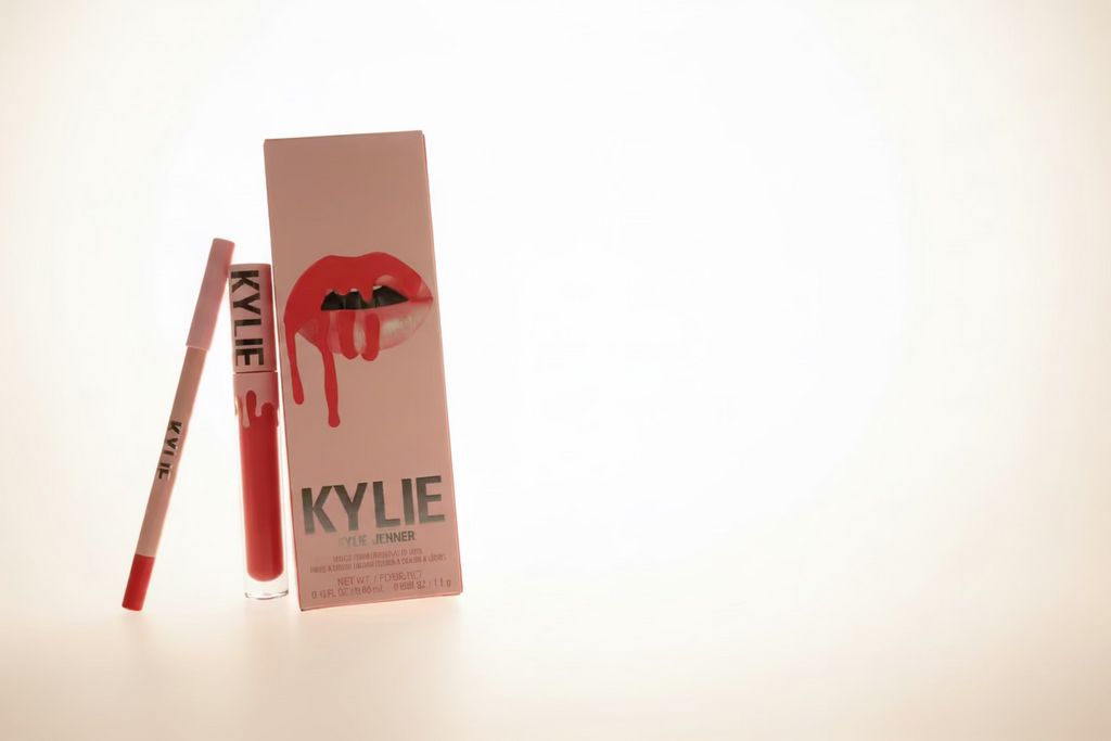 Kylie Cosmetics – Ensemble lèvres Velvet Lip Kit rouge