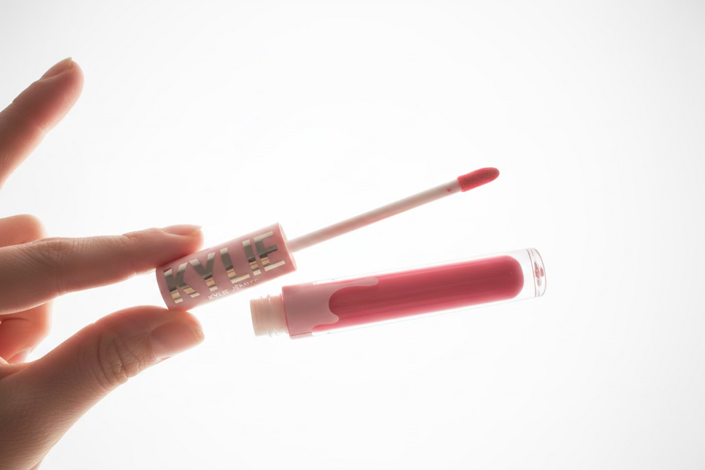 Kylie Cosmetics – Ensemble lèvres Velvet Lip Kit rouge