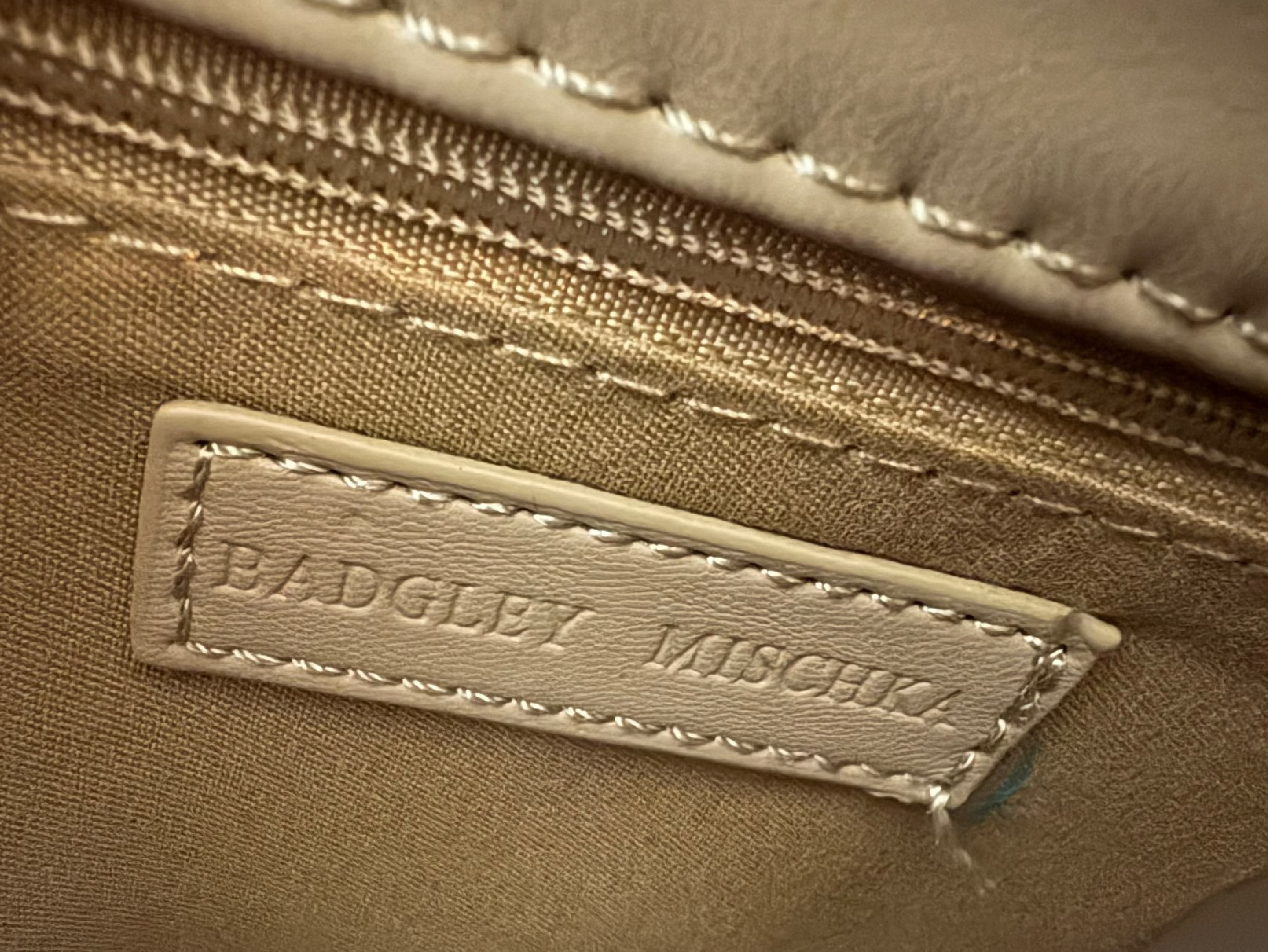 Sac à bandoulière Badgley Mischka matelassé – Taupe clair
