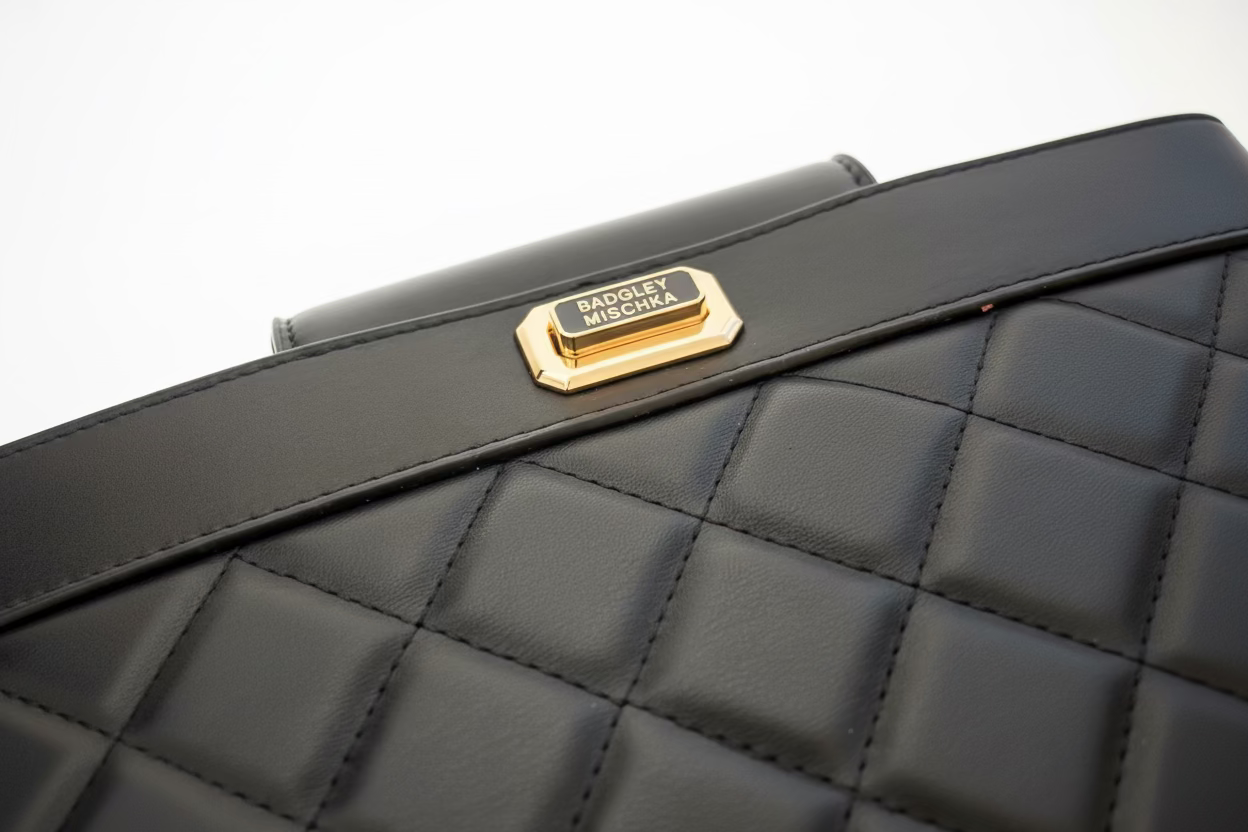 Sac à main matelassé noir Badgley Mischka – détails dorés et bandoulière