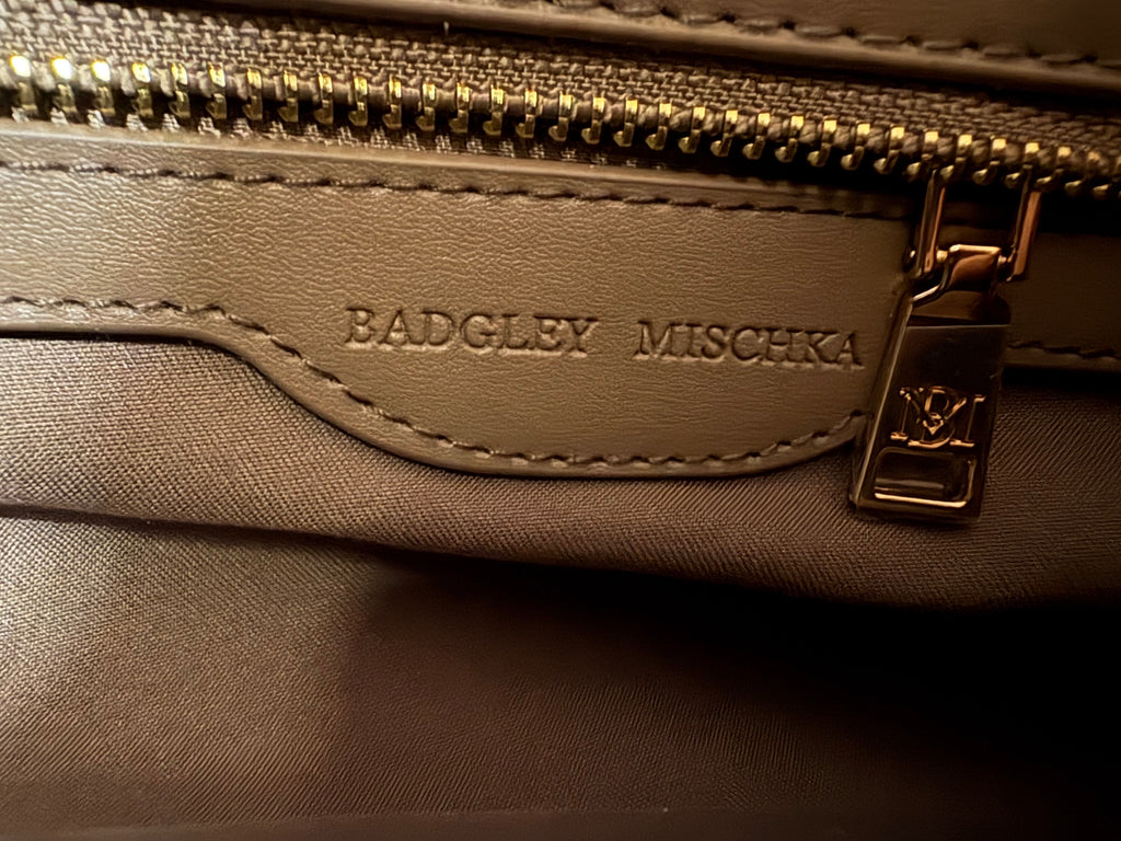 Sac cabas Badgley Mischka matelassé taupe – détails dorés