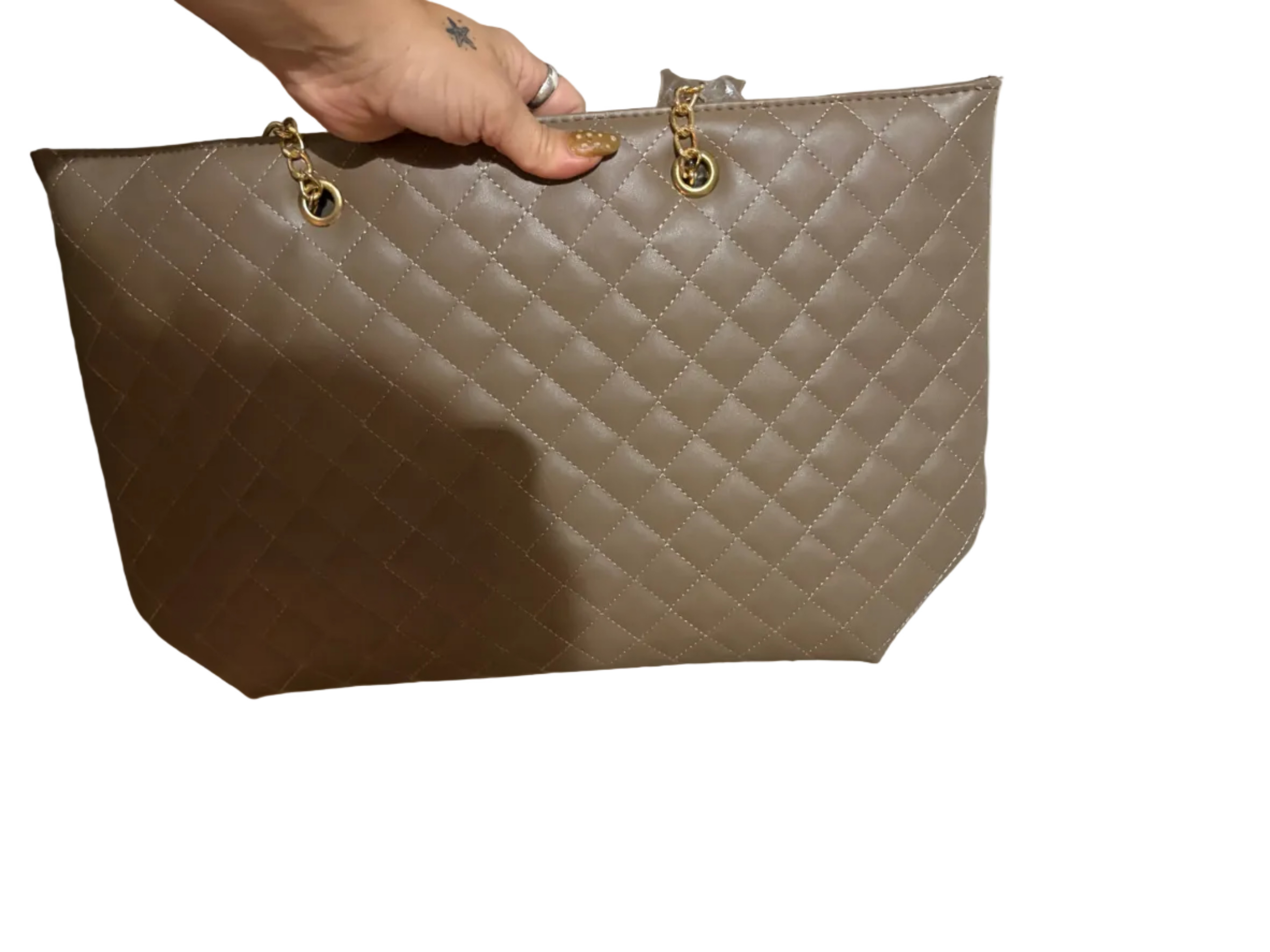 Sac cabas Badgley Mischka matelassé taupe – détails dorés