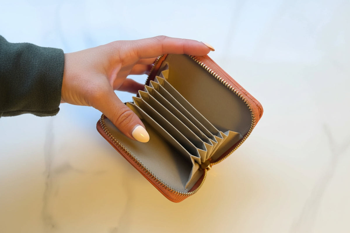 Portefeuille  Tahari